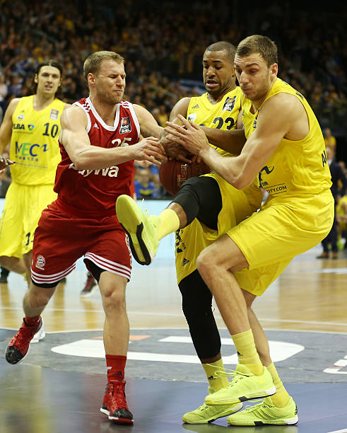 镇队员钟显 镇队员钟显